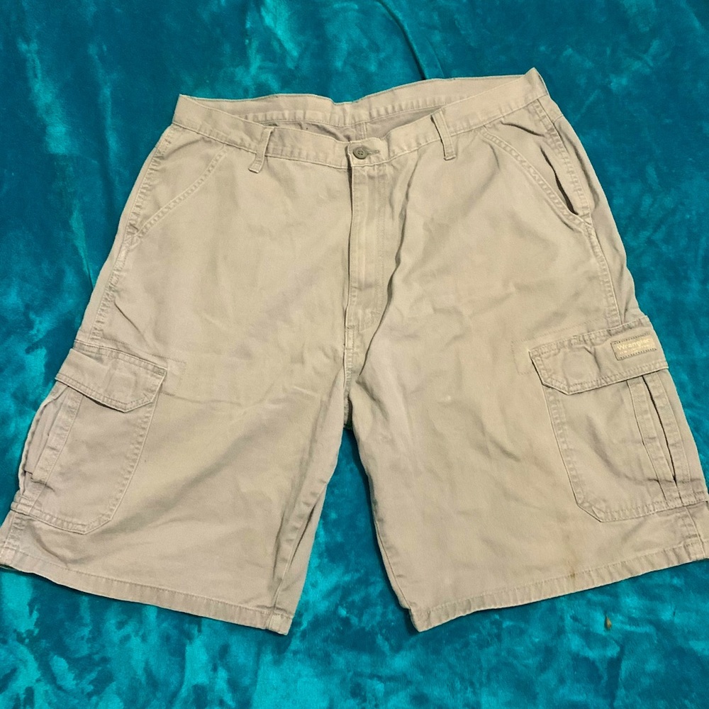 Khaki (light tan) Wrangler Cargo Shorts, Men’s 38 Waist